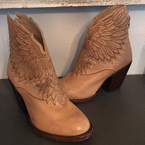 Lucchese Shoes - LIKE NEW WORN 1X LUCCESE CELINE BOOT SZ 9 TAN